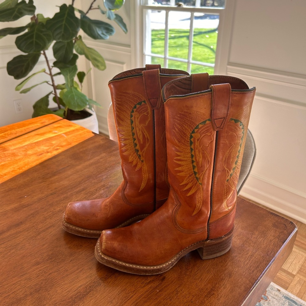 The most gorgeous vintage boots.